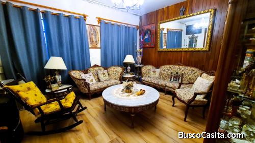 CASA MUY ILUMINADA, IDEAL PARA UNA FAMILIA GRANDE, CON DEPARTAMENTO TIPO LOFT  Y OFICINA INDEPENDIEN