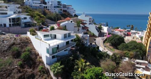 Hermosa casa en venta en Balcones de Loma Linda con espectaculares vistas a Mazatlán
