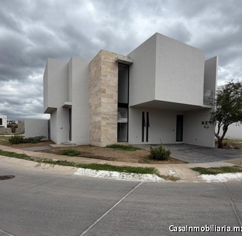 HERMOSA CASA EN VENTA EN VALLES B, FRACCIONAMIENTO EL MOLINO ZONA NORTE DE LEÓN | $5,280,000 MXN 