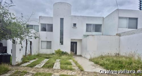 CASA EN VENTA EN LOMAS DE GRAN JARDÍN | ZONA NORTE | 3 RECÁMARAS | 2.5 BAÑOS | 300 M² DE TERRENO | J