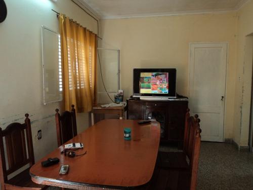 INMOBILIARIA RAES MS INVERSIONES VENDE CASA CON AMPLIO TERRENO
