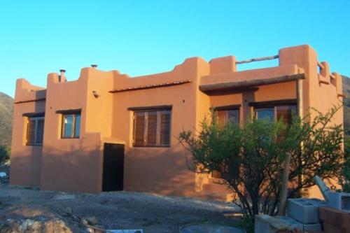espectacular propiedad en villa cielo. estilo mexicano.sobre lote de 2500 m2