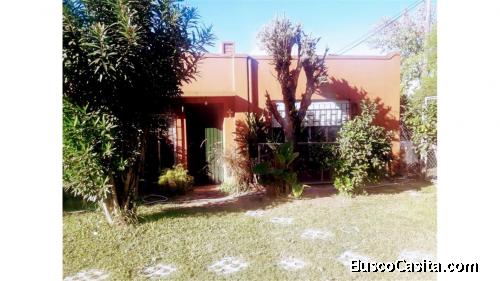 NEGOCIABLE PROPIEDAD EN MASCHWIITZ -175m² · 4 Ambientes ·