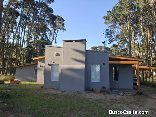 Casa a estrenar en El Pinar, La Lucila del Mar - 4 dorm, quincho cparrilla, lote 1044m2