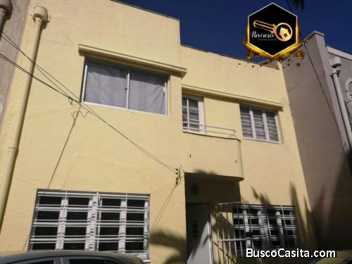 VENTA DE AMPLIA CASA CENTRO DE VALPARAISO