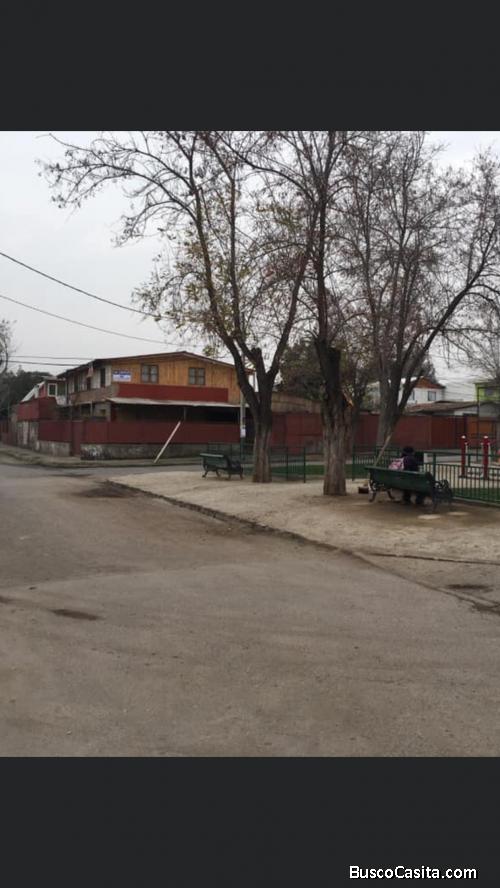 Vendo propiedad con dos casas, de 300 m2 construidos excelente ubicación para negocio.