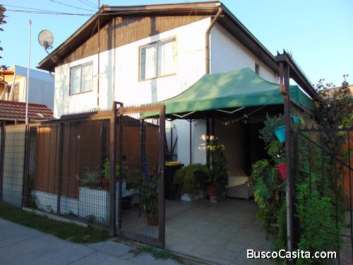 OPORTUNIDAD, 2 cómodas casas pareadas, en pasaje cerrado. 