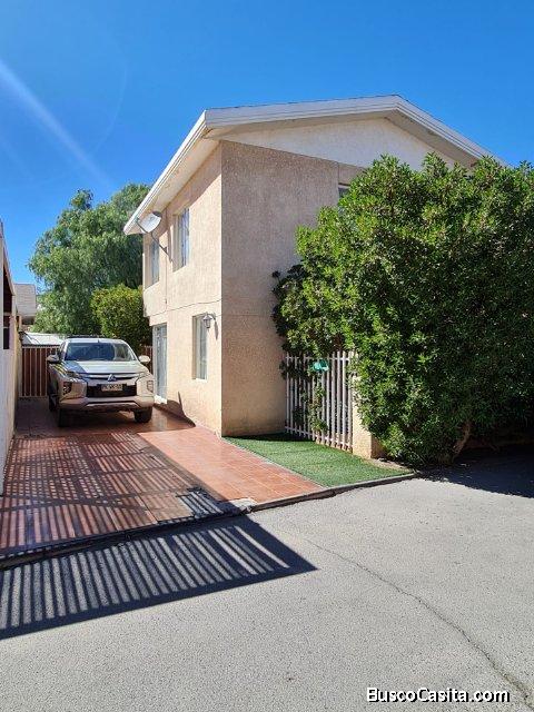 Vendo casa 5d-3b-4e-180mt2 en condominio Los Tamarugos Calama U.F 9.900