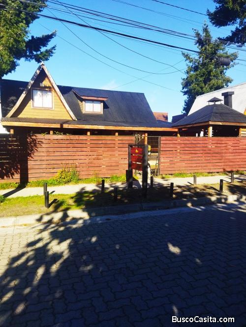 Vendo hermosa propiedad en el Centro de Licanray, Villarrica. Casa principal mas 4 cabañas.