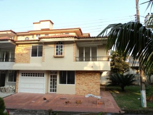 Casa Esquinera Conjunto Buque Alto