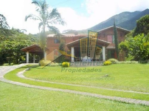 Se Vende Excelente Casa Finca en Barbosa (baba493)