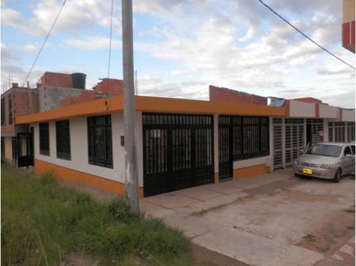 Bellísima casa esquinera para estrenar de fredy.