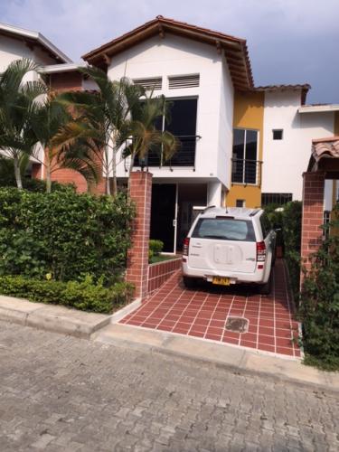 Casa conjunto cerrado en San Jerónimo.