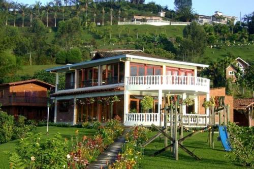 Vendo hermosa Finca-Hotel en el Peñol.