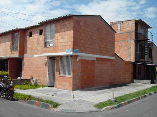 VENDO CASA ESQUINERA EN PARQUES DE LA ITALIA