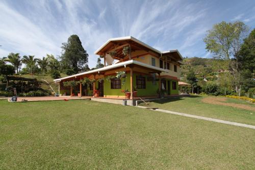 Finca en Guarne, vereda La Mulona(001)