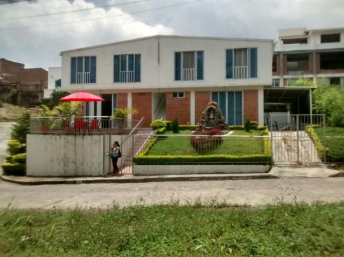 Vendo Casa Con Renta en Conjunto Cerrado