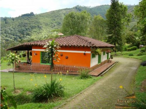 CASA FINCA UBICADA EN ANGELOPOLIS. ASI ES TU CASA