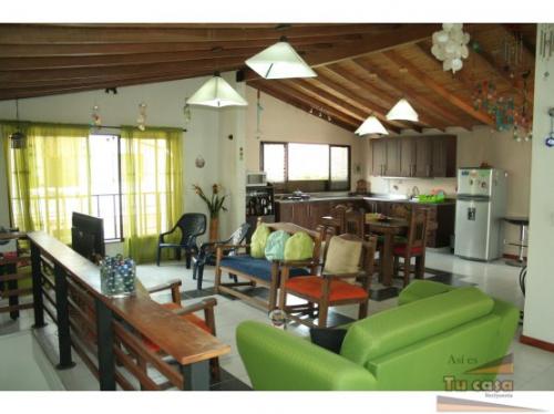 HERMOSA CASA EN BELLO, BARRIO OBRERO. ASI ES TU CASA