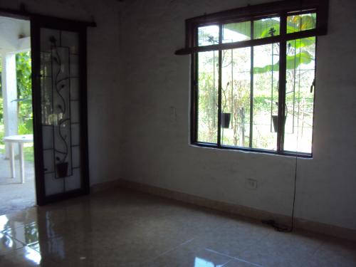 VENDO CASA APIAY, $290.000.000 NEG