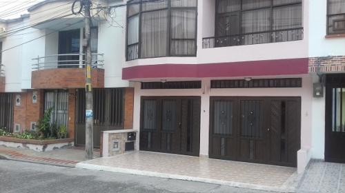 Vendo casa 2 plantas independientes en Barrio Corales