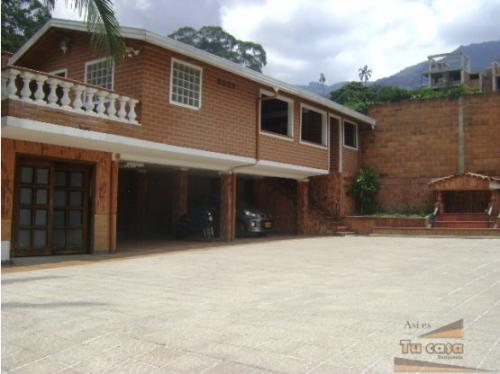 CASA CAMPESTRE UBICADA EN ALTOS DE ZUÑIGA ENVIGADO. ASI ES TU CASA