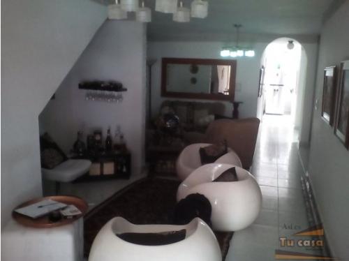 CASA 107Mts2 UBICADA EN BARRIO CABAÑAS BELLO. ASI ES TU CASA