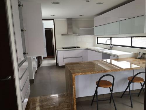 URGE CASA CAJICA  CHUNUGUA 317 MTS LOTE 896