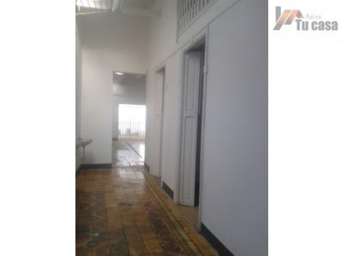 CASA PRIMER PISO CON AIRE: 240m2.. ASI ES TU CASA