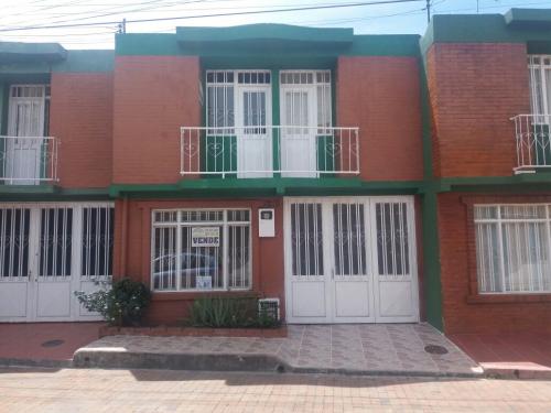 Vendo Casa de Dos Pisos Urbanización Villa Rocio
