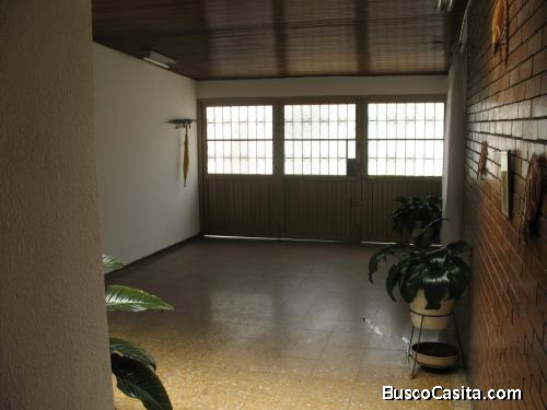 Amplia Casa en Modelia opción arriendo
