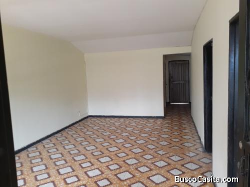 CASA BIFAMILIAR CON LOCAL EN GUAYAQUIL