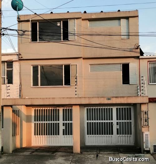 BOGOTA  ALAMOS NORTE, 7 habitaciones, 4 baños,