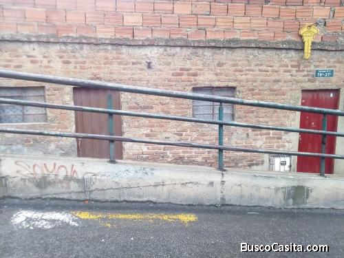 GRAN OPORUNIDAD VENDO CASA LOTE PARA RENOVAR