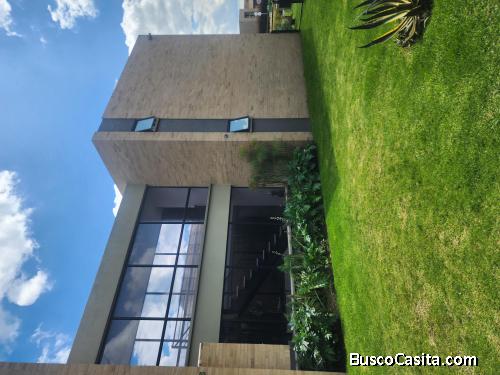 VENDO CASA  CONDOMINIO, COTA DOS PISOS DIVINA, 215 METROS, LOTE 750 METROS, 5 HABITACIONES, 6 BAÑOS,