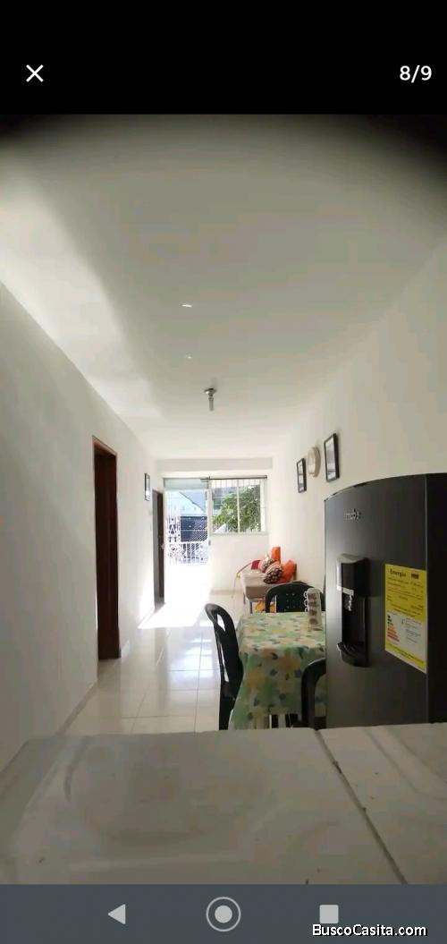 Casa de dos Pisos dividida en dos Apartamento