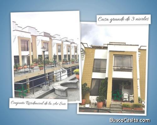 Vendo Casa de 3 niveles en conjunto cerrado de la Av Sur Pereira