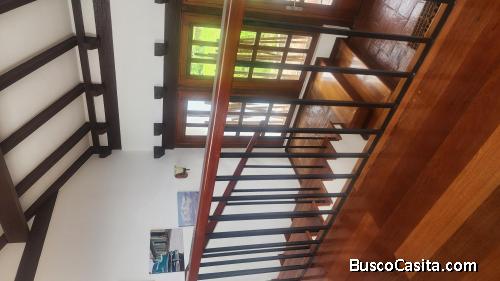 PERMUTO casa 1 PISO 2 NIVELES  200 metros, lote 1007 sala con chimenea, comedor, cocina, lavanderia,