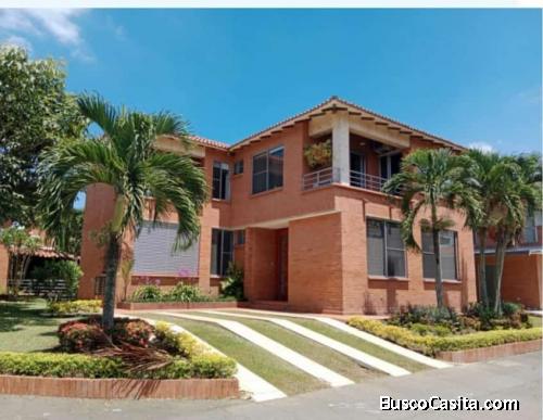 VENTA DE CASA ESQUINERA CON ZONA VERDE EN EL CASTILLO CALI JAMUNDI