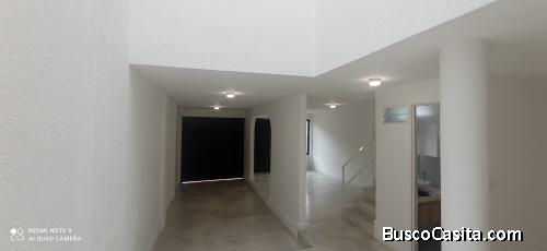 VIVIENDA BIFAMILIAR DE TRES(3) PISOS 