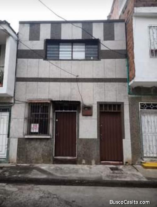 GANGA VENDO CASA EN EL BARRIO LIBERTADORES BIFAMILIAR 