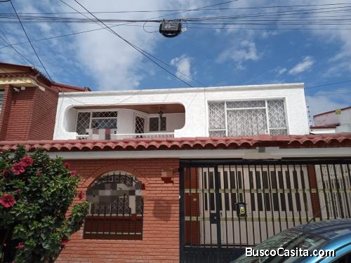 SE VENDE BONITA CASA DE DOS PISOS CON GARAJE, MODELIA, BOGOTA, D.C.