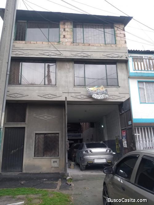 Bodega y 2 apartamentos, tiene 7 mts x 23 mts