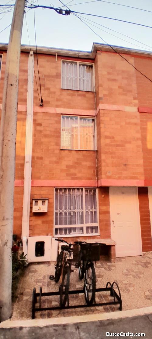 Casa en buen estado, estrato 2.patio bonito -bogota