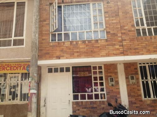 Vendo casa 3x12 2 pisos con terraza bosa la independencia 115.000.000 negociables todos los revicios