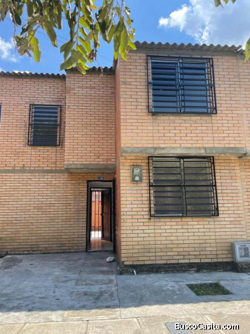 VENTA DE CASA UNIFAMILIAR DE DOS PISOS UBICADA EN SENDEROS DE VILLA LILIANA (TULUA VALLE)
