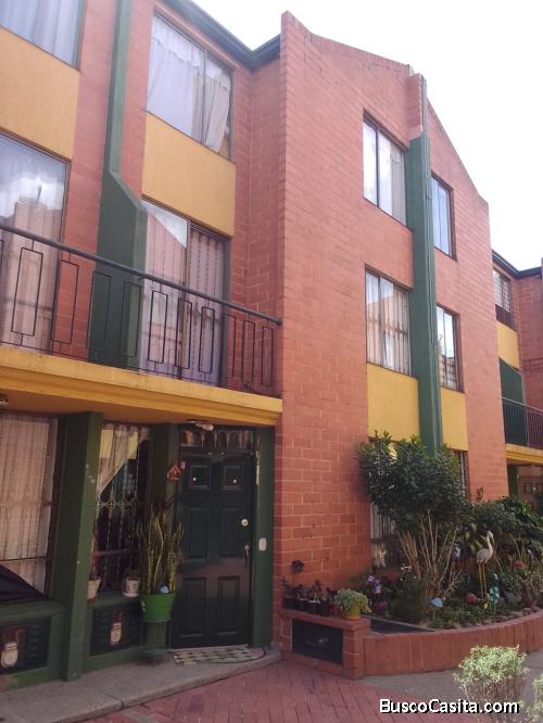 VENDO HERMOSA CASA EN CONJUNTO CERRADO  EXCELENTE UBICACION