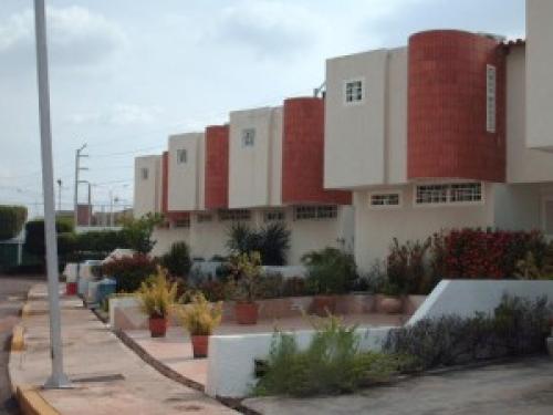 venta de townhouse en avenida goajira maracaibo MLS 10-8811