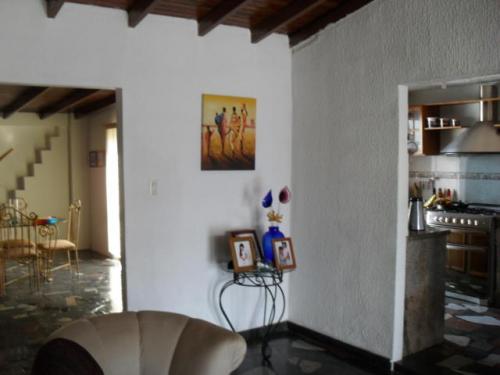 Vendo casa urb.La Mantuana Turmero. Cód flex 11-6249