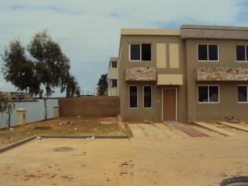 TOWNHOUSE EN VENTA MARACAIBO ISLA DORADA OSCAR ROMERO